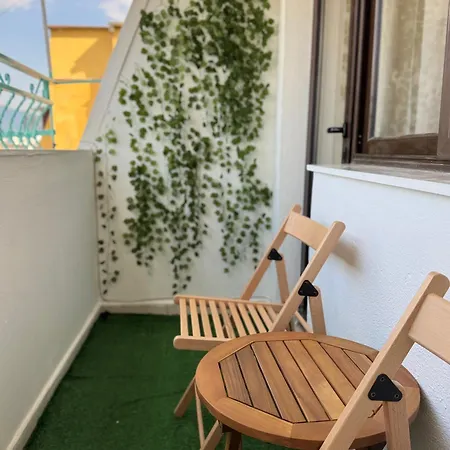 Daire Hestior Floor Apartment, Downtown & Mountain View *